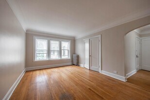 1920 W Morse Ave in Chicago, IL - Building Photo