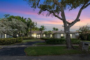 2011 NE 211th St in Miami, FL - Building Photo