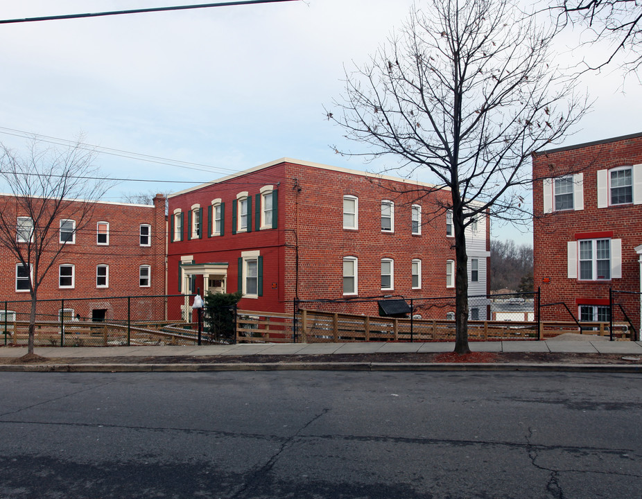 3130 Buena Vista Ter SE in Washington, DC - Building Photo