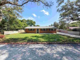 220 Cordoba St in Gulf Breeze, FL - Building Photo