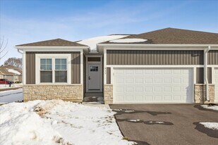 935 Partridge Cir in Marengo, IL - Building Photo