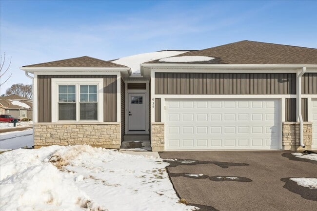 property at 935 Partridge Cir