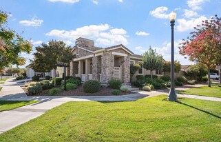 602 Criolla Dr in Oakdale, CA - Building Photo