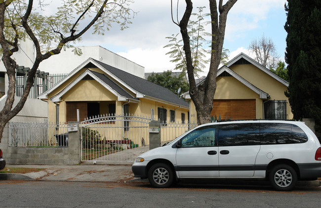 4611-4613 Russell Ave in Los Angeles, CA - Building Photo - Building Photo