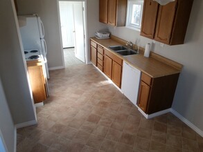 1121 W Columbia Ave in Moses Lake, WA - Building Photo - Building Photo