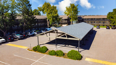 Bear Valley Village Apartments in Lakewood, CO - Foto de edificio - Building Photo