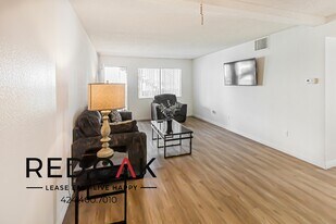 6601 Victoria Ave in Highland, CA - Building Photo