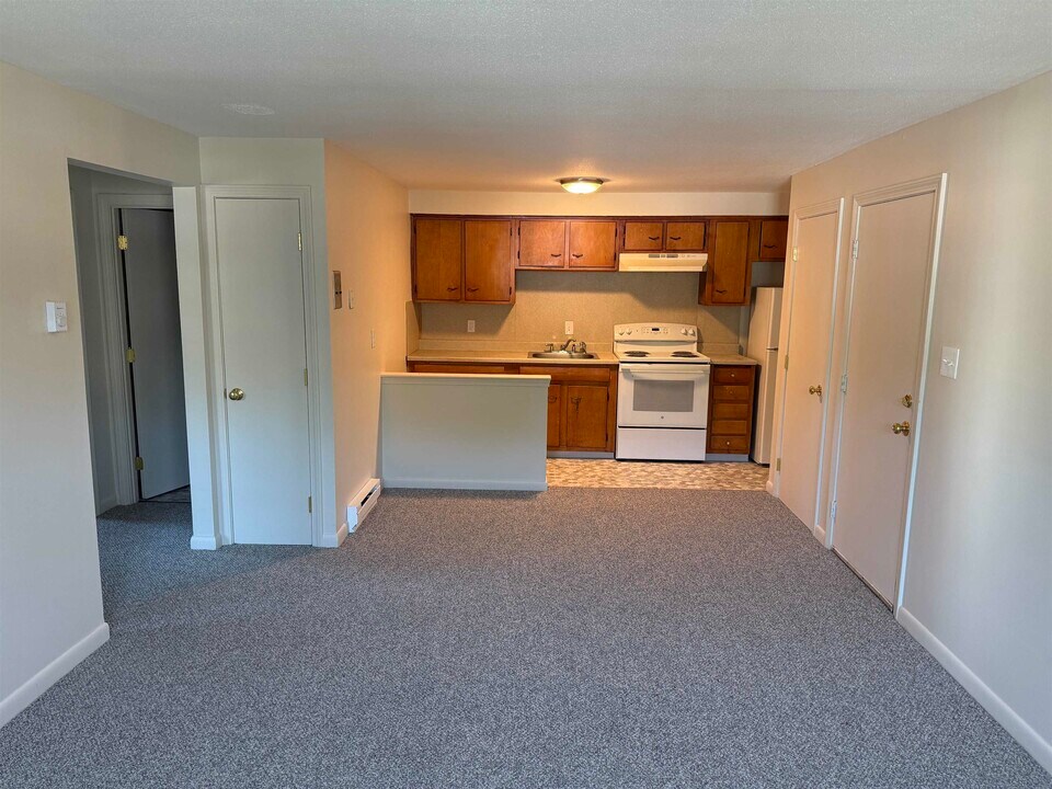 2 Grand Ave in Nashua, NH - Building Photo