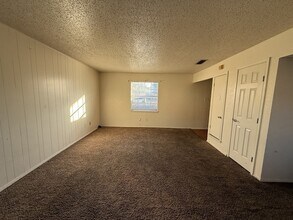 1021 Pleasant Valley Ln in Arlington, TX - Building Photo - Building Photo