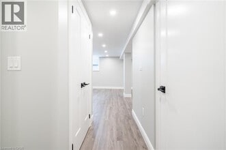 5482 Randolph Crescent in Burlington, ON - Building Photo - Building Photo