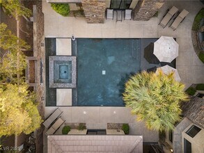 17 Soaring Bird Ct in Las Vegas, NV - Building Photo - Building Photo