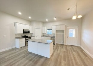 121 Watch Hl Dr in Durant, OK - Building Photo - Building Photo