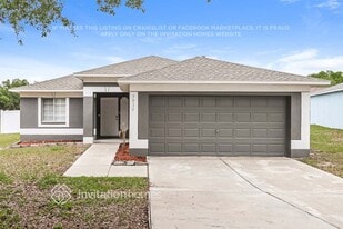 3022 Summer House Dr in Valrico, FL - Building Photo