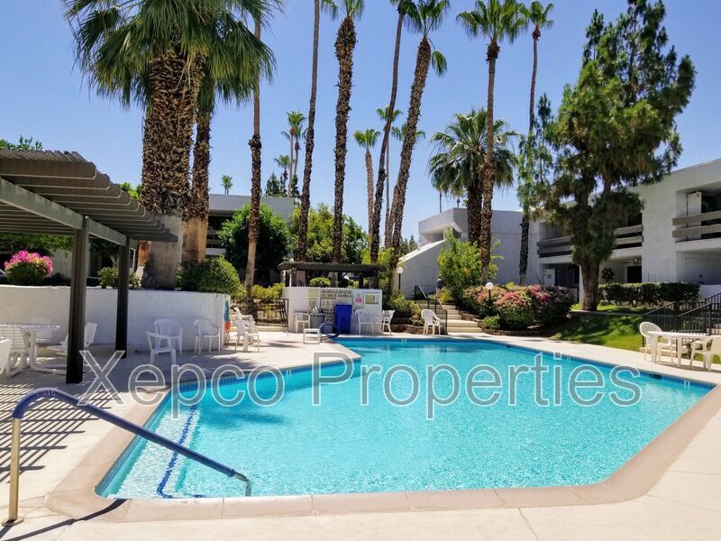 5285 E Waverly Dr in Palm Springs, CA - Building Photo