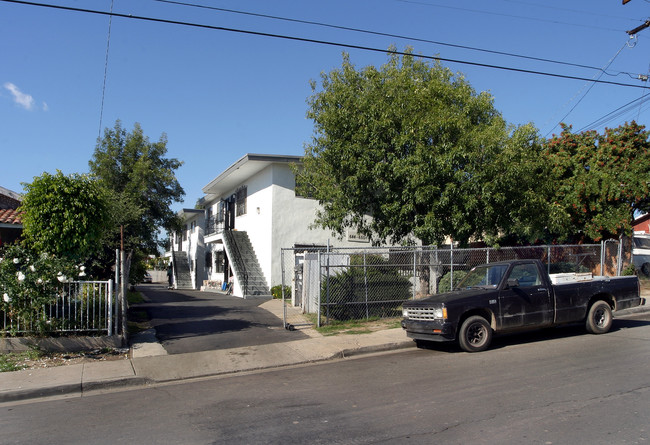 644-650 N 62nd St in San Diego, CA - Foto de edificio - Building Photo