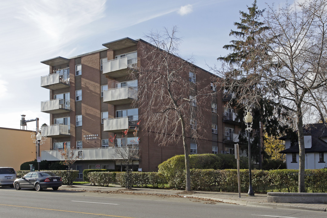 Hiawatha Towers in Mississauga, ON - Building Photo