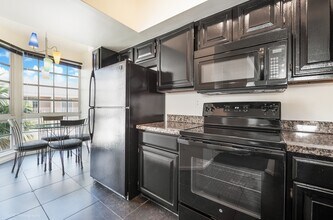 1280 S Alhambra Cir, Unit 2402 in Coral Gables, FL - Building Photo - Building Photo