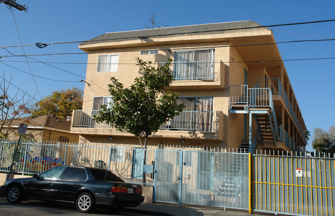 5561 Bonner Ave in North Hollywood, CA - Building Photo