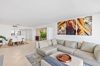 20225 NE 34th Ct in Miami, FL - Building Photo - Building Photo