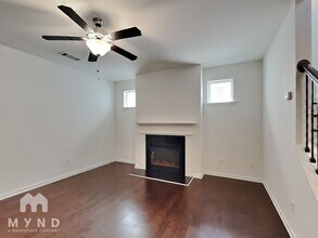 842 Regal Ln in Atlanta, GA - Building Photo - Building Photo