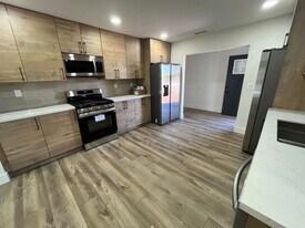 5090-5094 Catoctin Dr in San Diego, CA - Building Photo