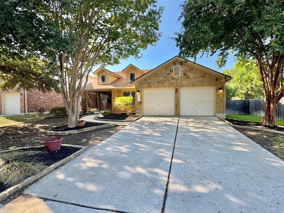311 Glen Valley Lane in Leander, TX - Building Photo