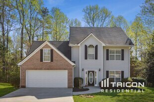 65 Cascade Ct in Covington, GA - Building Photo