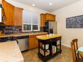 3069 SW Lanterna Pl in Hillsboro, OR - Building Photo - Building Photo