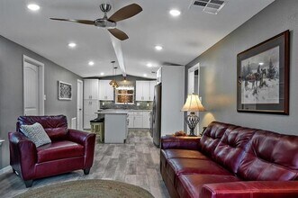 269 Sherman Dr in Pottsboro, TX - Foto de edificio - Building Photo