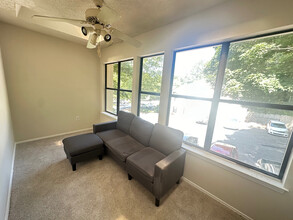 Room in Condo on Huntingdon Chase in Atlanta, GA - Foto de edificio - Building Photo