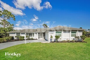 1358 Abalom St in Port Charlotte, FL - Building Photo