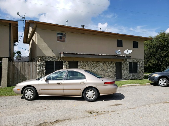 Courtyard Apartments