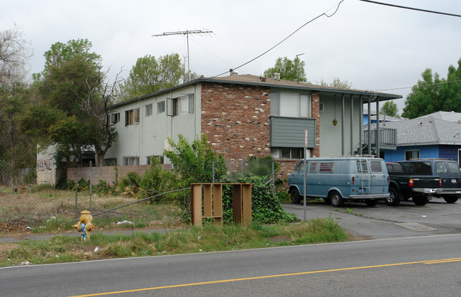 7341 Hazeltine Ave in Van Nuys, CA - Building Photo - Building Photo