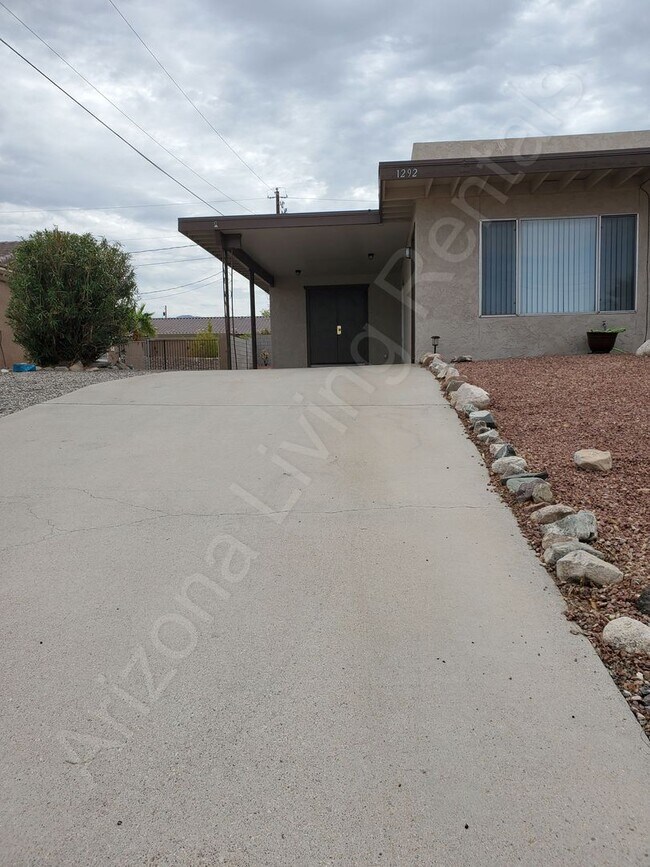 1290 Tanqueray Dr in Lake Havasu City, AZ - Building Photo - Building Photo