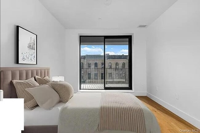 499 Evergreen Ave in Brooklyn, NY - Foto de edificio - Building Photo