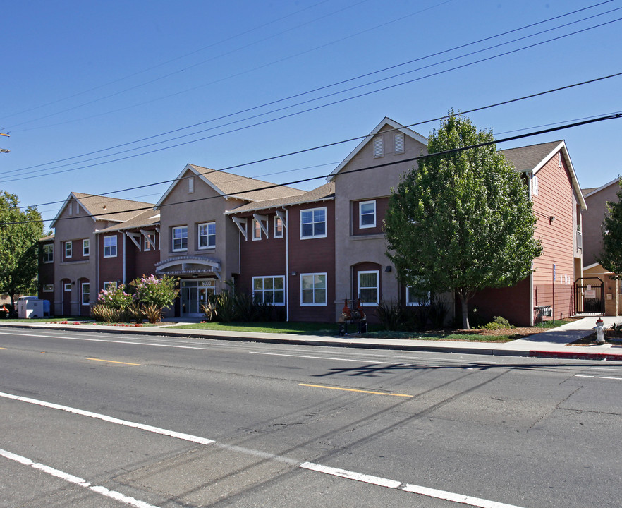 Mutual Housing at Lemon Hill in Sacramento, CA - Building Photo