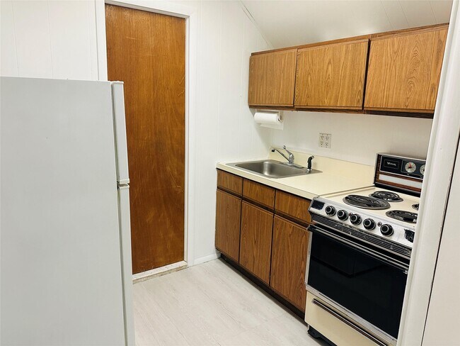 196-42 44th Ave-Unit -2 in Queens, NY - Building Photo - Building Photo