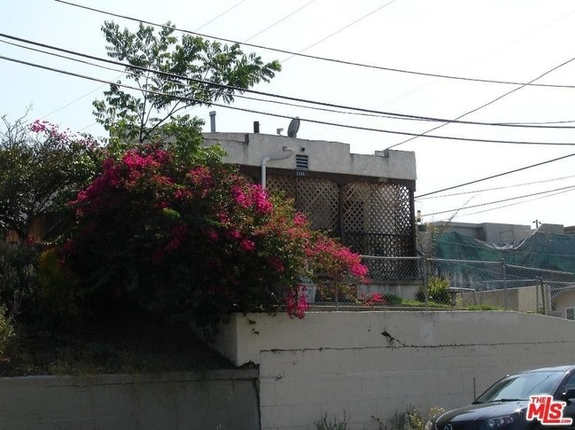 2154 Santa Ynez St in Los Angeles, CA - Foto de edificio - Building Photo