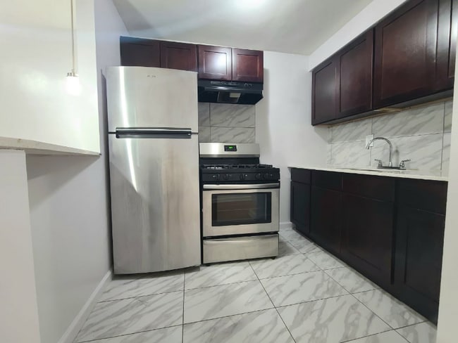 16 Beaumont Pl in Newark, NJ - Building Photo - Building Photo