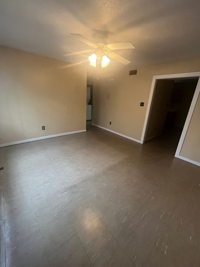 516 Summit St, Unit 3 units available in Mccomb, MS - Building Photo - Building Photo