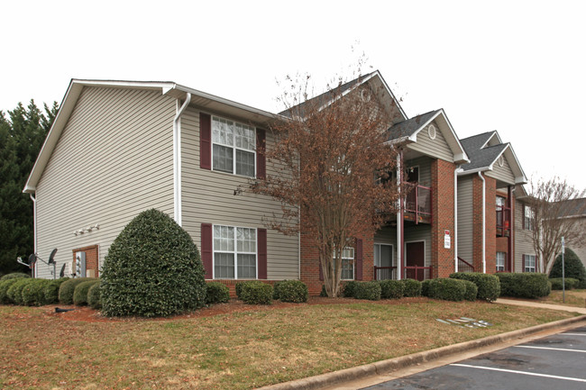 Woodland Park Apartments in Hickory, NC - Foto de edificio - Building Photo