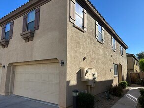 8111 W Lynwood St in Phoenix, AZ - Foto de edificio - Building Photo