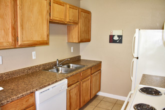 Cottage Creek Apartments in San Antonio, TX - Building Photo - Building Photo