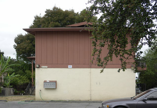 4005 Lyon Ave in Oakland, CA - Building Photo - Building Photo