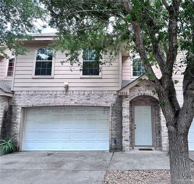 property at 1613 Phoenix St
