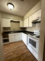 1724 Cedar Lake Dr, Unit C in Baton Rouge, LA - Building Photo