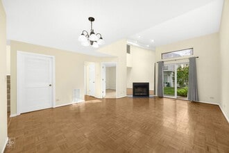 1081 Courtland Dr in Buffalo Grove, IL - Foto de edificio - Building Photo