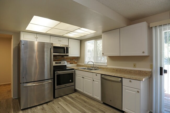 6508 185th Ave E in Bonney Lake, WA - Foto de edificio - Building Photo