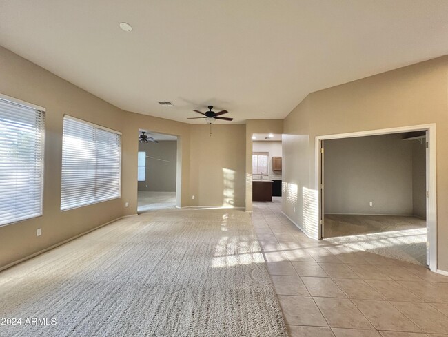 16638 N 174th Ln in Surprise, AZ - Foto de edificio - Building Photo