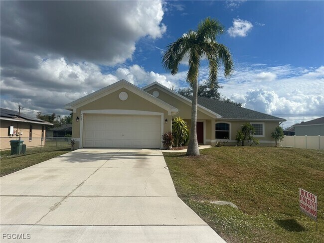 2125 NE 9th Ave in Cape Coral, FL - Building Photo - Building Photo